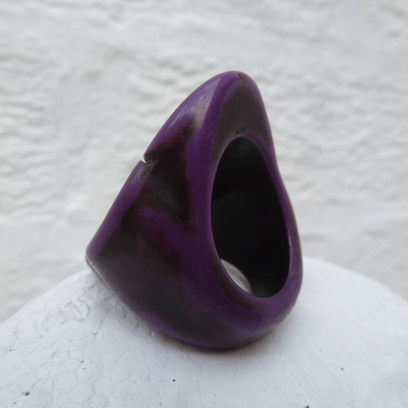 Purple vintage ring chunky jewellery statement 1980s plastic gift for her small UK size K. purple jewelry goth ring