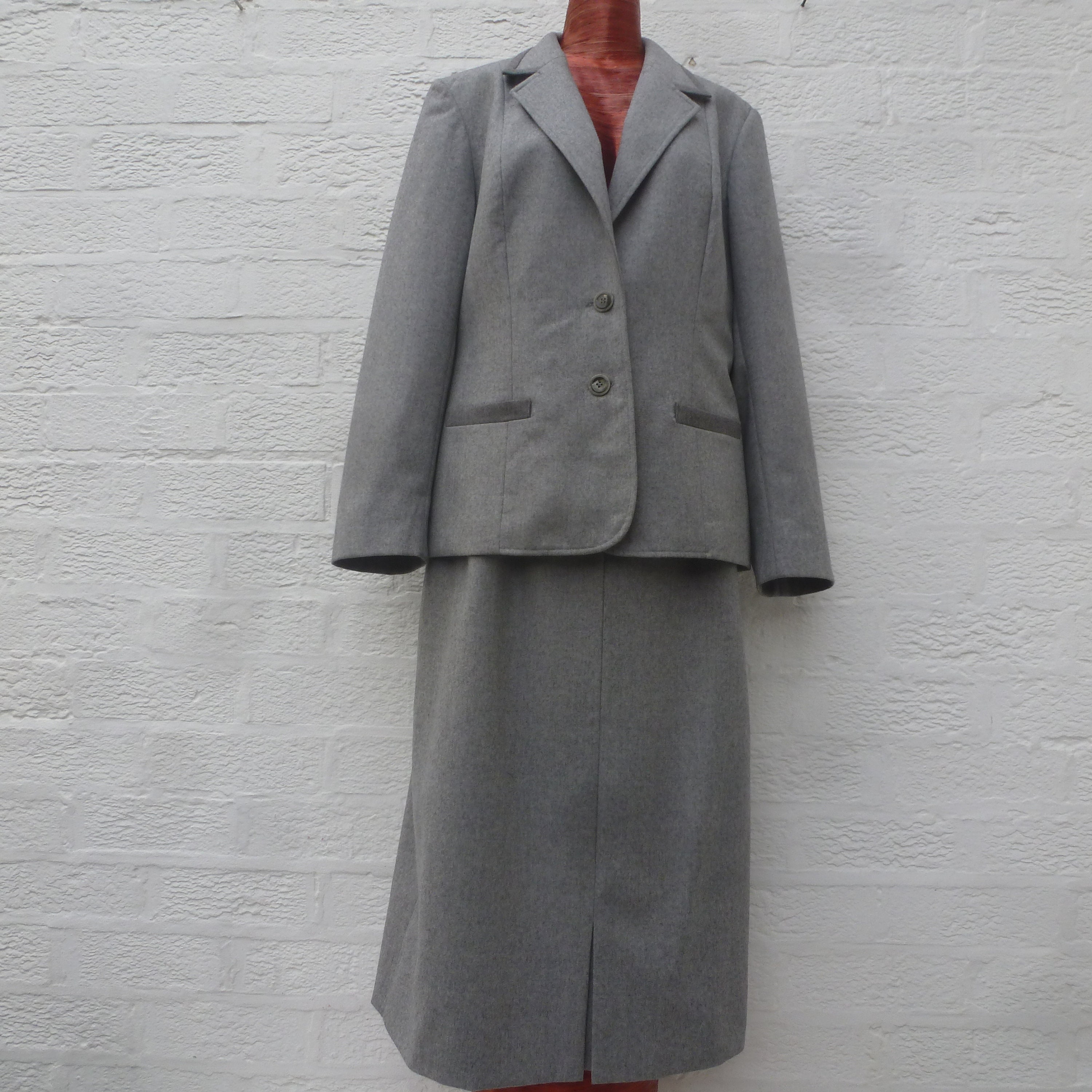 1960s Vintage Grey Blazer Skirt Suit 