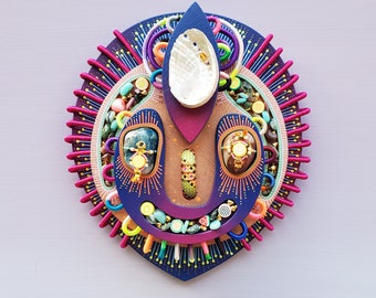 TUTTI FRUTTI #2- abstract and unique totem jewel mask in wood and gemstones to hang, original and colorful wall sculpture