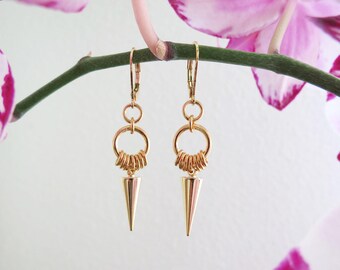 Delicate gold plated spikes dangle earrings // ICA