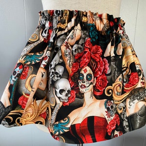 Schädel-Rosen-Tattoo Pinup-Rock