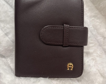 Tarjetero/fotoportafotos Etienne Aigner color burdeos oscuro para mujer