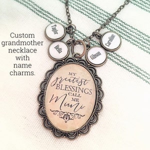 Collar personalizado para la abuela - Dijes personalizados con los nombres de los nietos