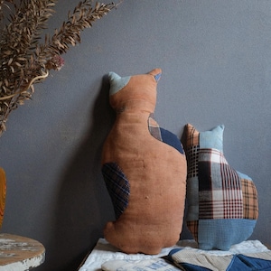 Gatto di peluche in tessuto vintage giapponese tinto Kakishibu