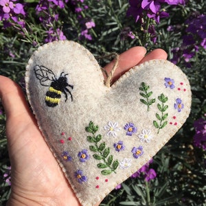 Embroidery Kit - Bee and flower felt Heart