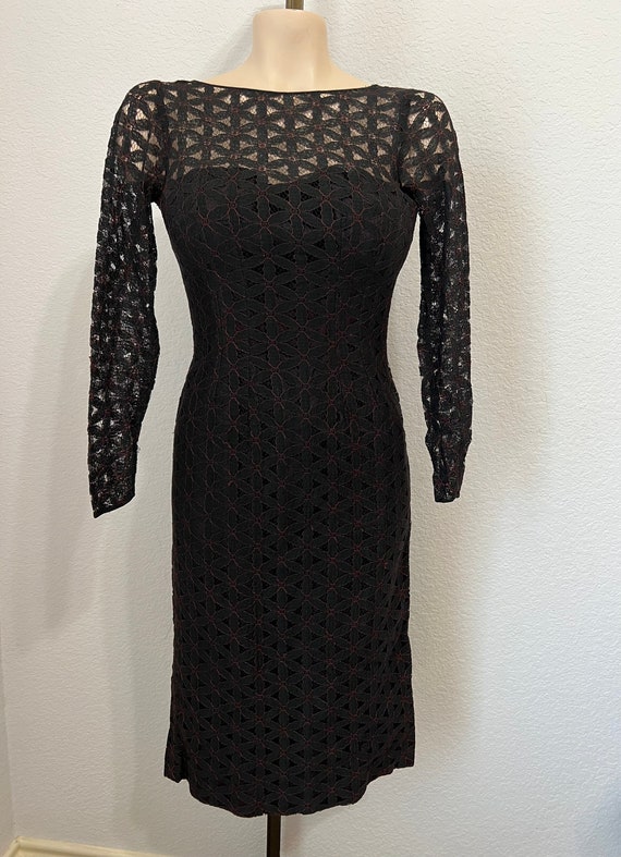 1950s Black Red Floral Lace Wiggle Dress Illusion… - image 2