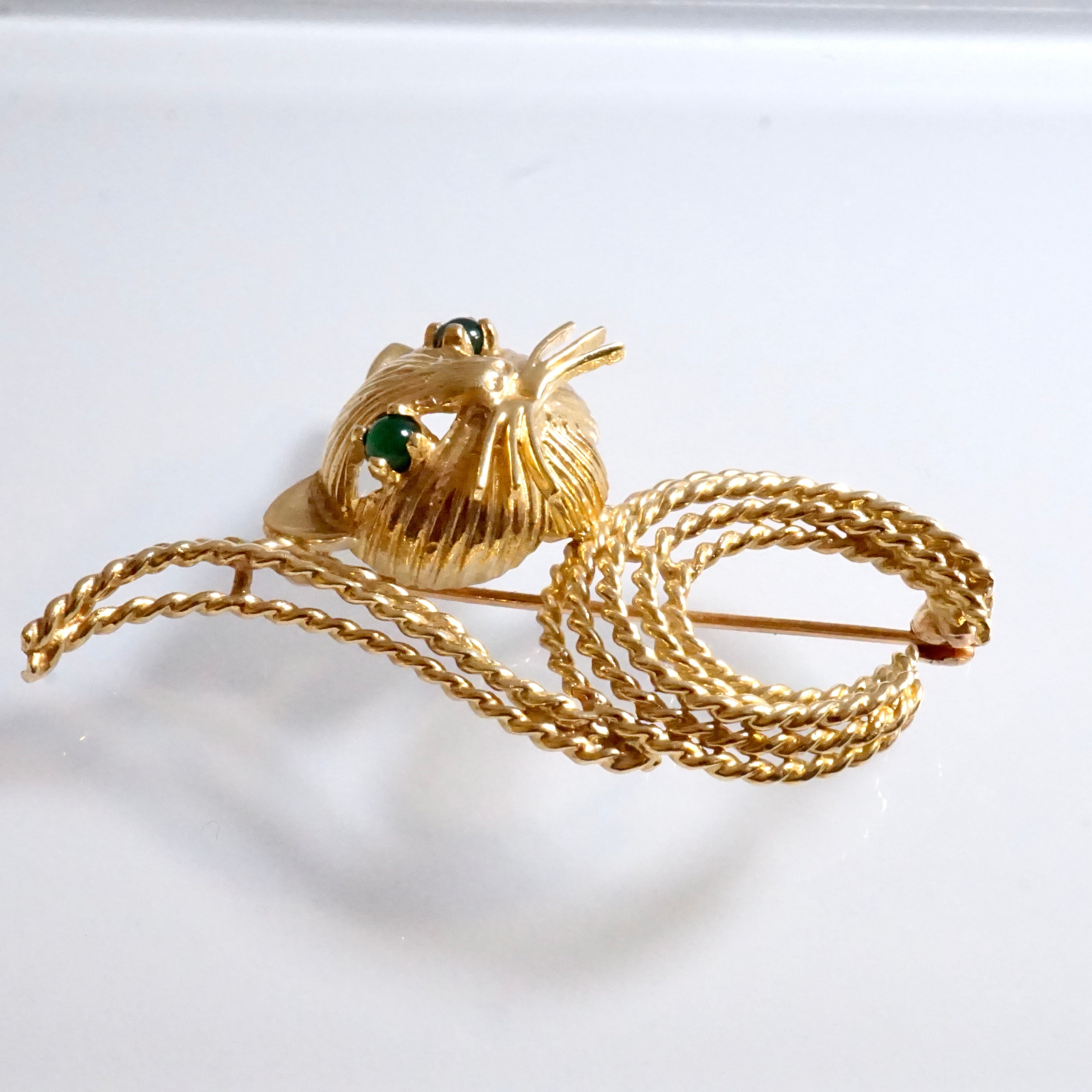 Broche Vintage Signée DAG - Chat Doré Texture, Yeux Strass Vert, Bijou Ancien #K20