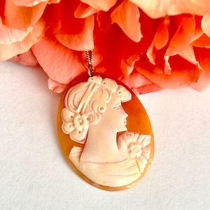 Vintage 14k Gold Shell Cameo Pendant: Elegant Lady Portrait