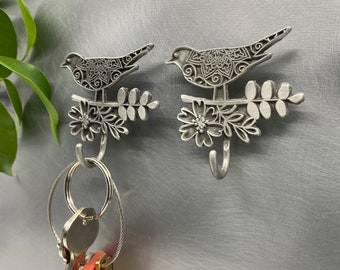 Magnetic Bird Key Holder - Magnetic Key Hook - Magnetic Hanging Hook - Pewter Canada Souvenir - Entry Key Station - Leash Jewels Mitts