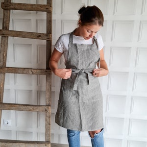 Striped linen apron, linen kitchen dress, rustic linen apron with pockets, daily apron, softened apron, vintage rustic bakery cafe apron