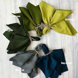 Grünes Leinen Servietten Set, chartreuse smaragd waldgrün stonewashed Servietten mit breitem Rand und abgeschrägten Ecken