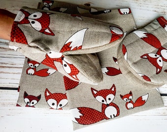 Linen oven gloves and kitchen towels, set of 2 tea towels and 2 linen oven mittens, linen mitts and towels with foxes, grill gloves with fox