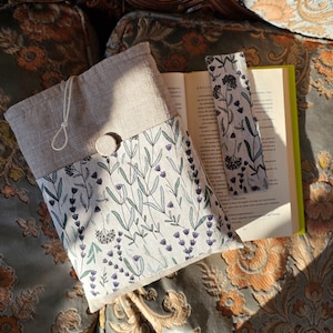Linen book sleeve, padded book cover, floral book kindle protector, gift for a book lover, bookish gifts, book bag, book purse,
