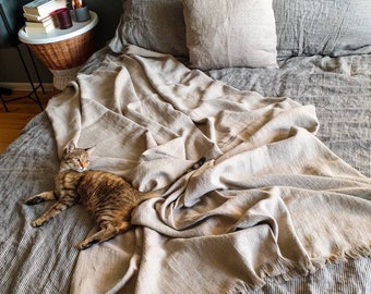 グレーのフリンジ付きリネンブランケット、柔らかくしたリネン