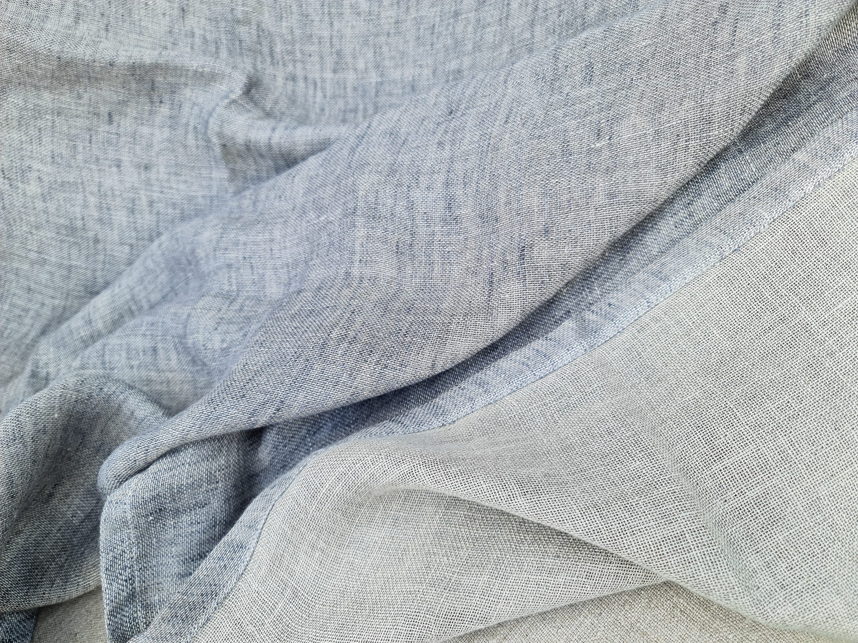 グレーのフリンジ付きリネンブランケット、柔らかくしたリネン