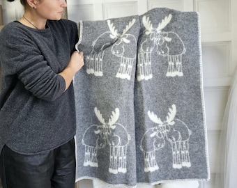 Natural wool blanket 130x200cm , pure woolen throw with elks, doublesided blanket, grey wool blanket, bed throw, chunky blanket, weighted
