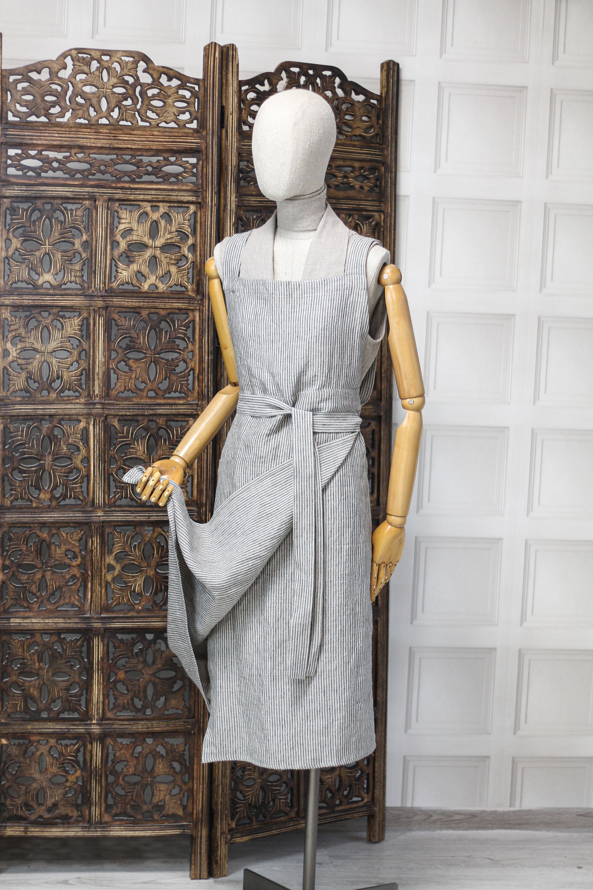 Split leg apron from linen, Cross back poterry apron, stonewashed raw linen apron, ceramic linen apron, pinafore crafts overall