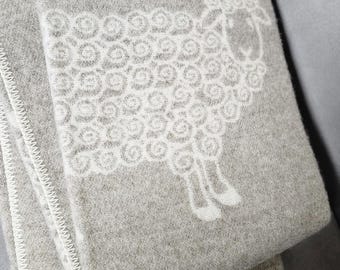 Grey wool blanket 130x200cm , pure woolen throw with lambs, doublesided wool blanket, woolen throw, blanket with lambs, thick woolen blanket