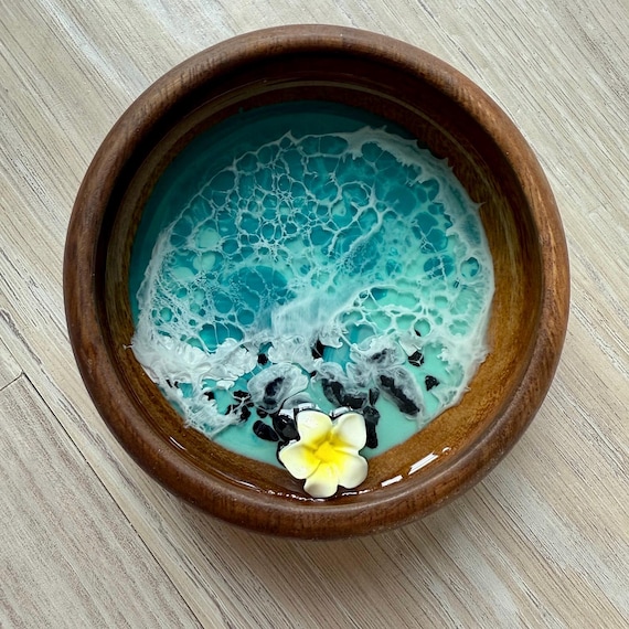 4" Rocky Resin Beach Bowl with Plumeria Flower