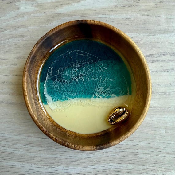 4" Resin Beach Wood Bowl with Gold Cowry Shell