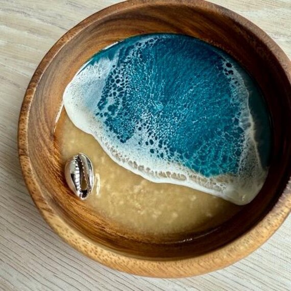 4" Resin Beach Wood Bowl with Silver Cowry Shell