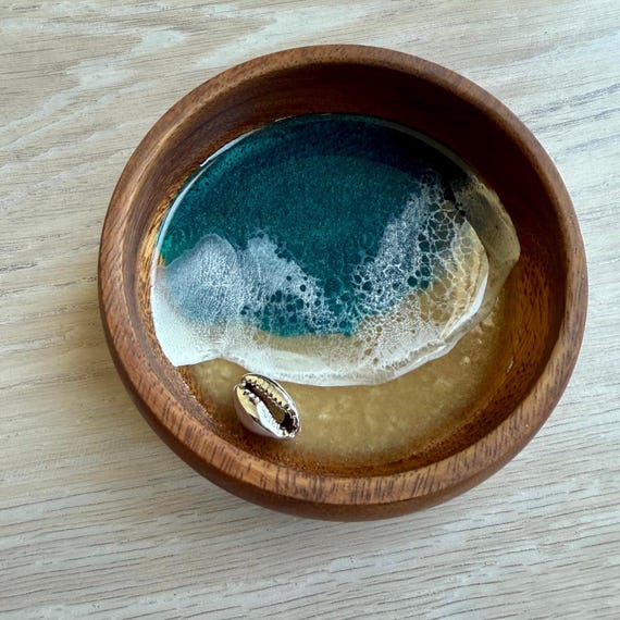 4" Resin Beach Wood Bowl with Silver Cowry Shell