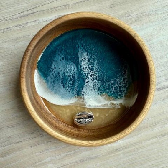 4" Resin Beach Wood Bowl with Silver Cowry Shell