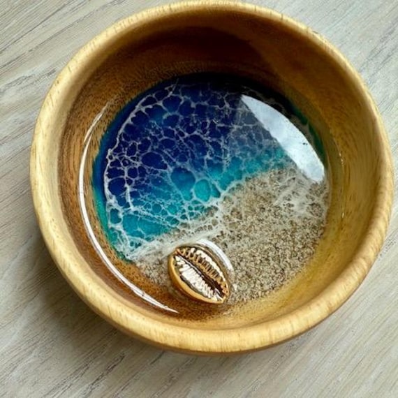 4" Resin Beach Wood Bowl with Golden Cowry Shell