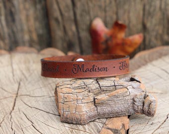 Personalized Engraved Custom Text or Name Leather bracelet Dad Gift Mom Gift Family Bracelet Instant Font Preview ChristmasGift Idea
