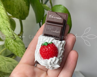 Strawberries and Cream Chocolate Bar Lighter