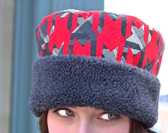 Windproof Fleece Winter Hat: Red & Grey Graphic Print, Roll-Up Brim (Size Small)
