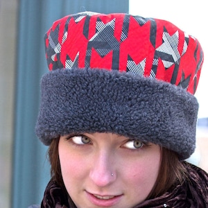 Windproof Fleece Winter Hat: Red & Grey Graphic Print, Roll-Up Brim (Size Small)