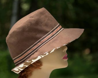 Reversible Sun Hat brown with cream & brown floral print swirl. Accented with hatbands