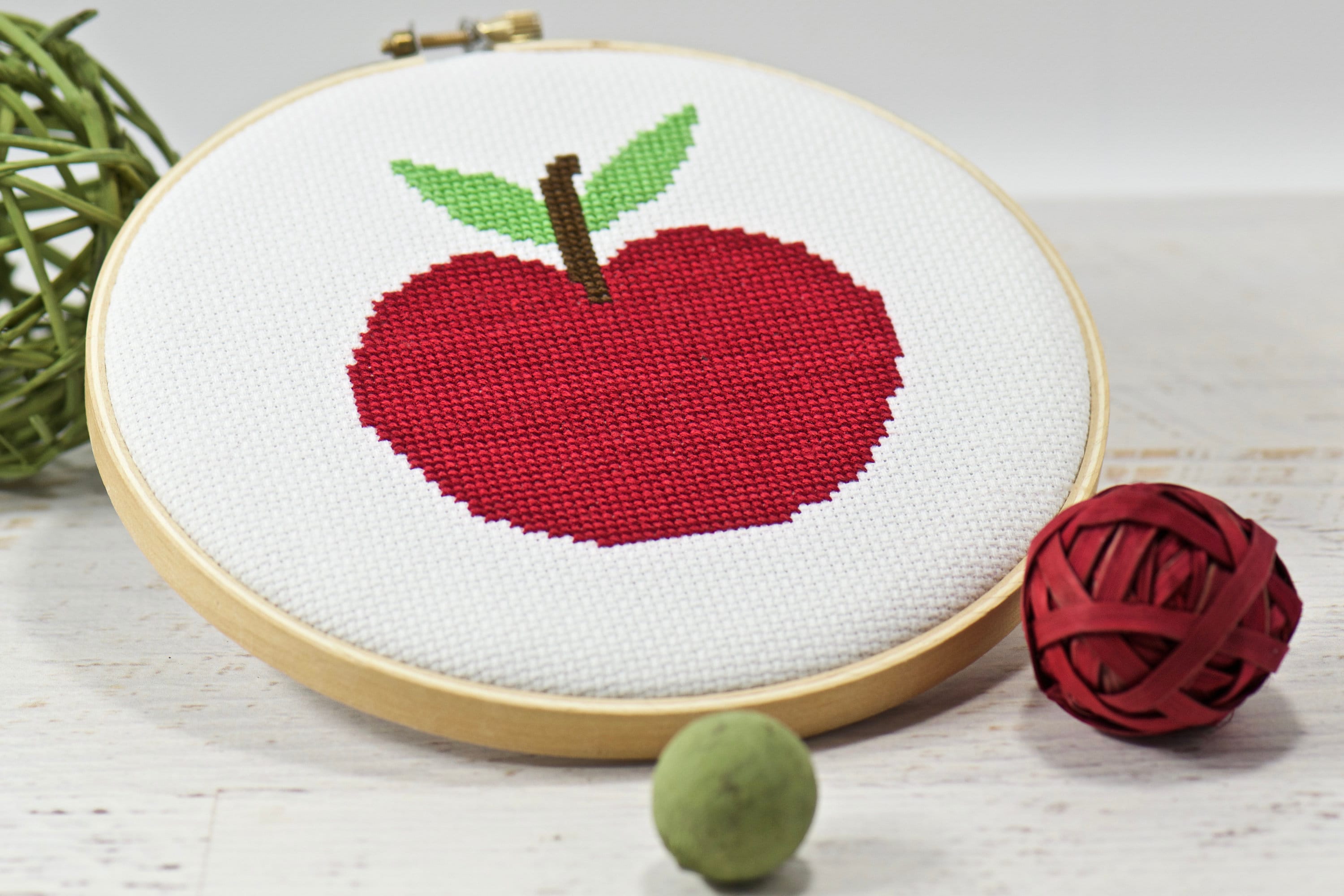 Beginner Cross Stitch Pattern: Apples / Personalized Teacher Name