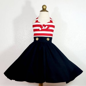 Matrosenkleid im Retro-Stil