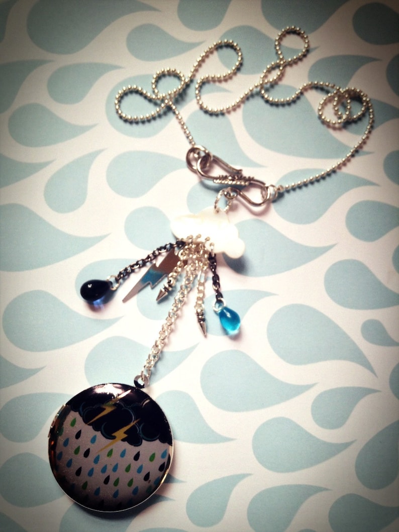 STORMY NIGHTS Mother of Pearl and Silver plated Locket on 17 silver plated ball chain