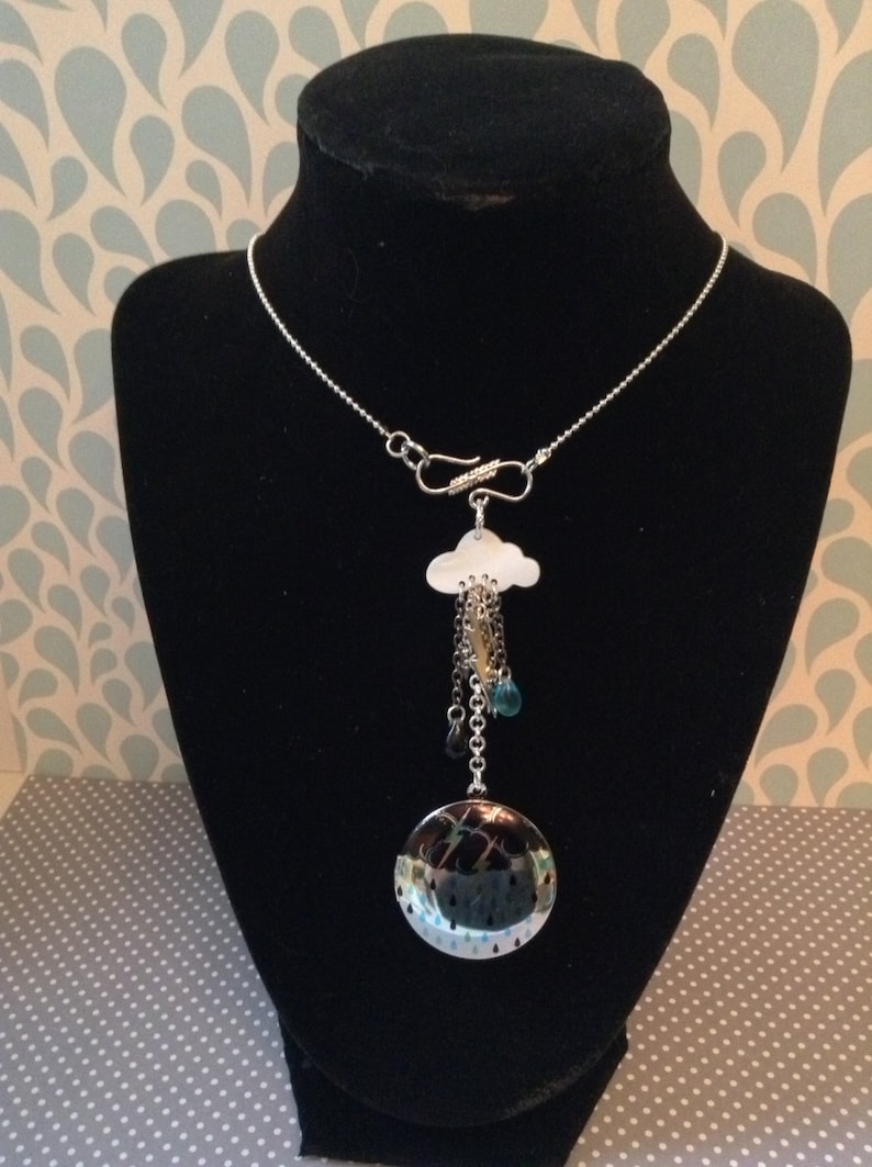 STORMY NIGHTS Mother of Pearl and Silver plated Locket on 17 silver plated ball chain
