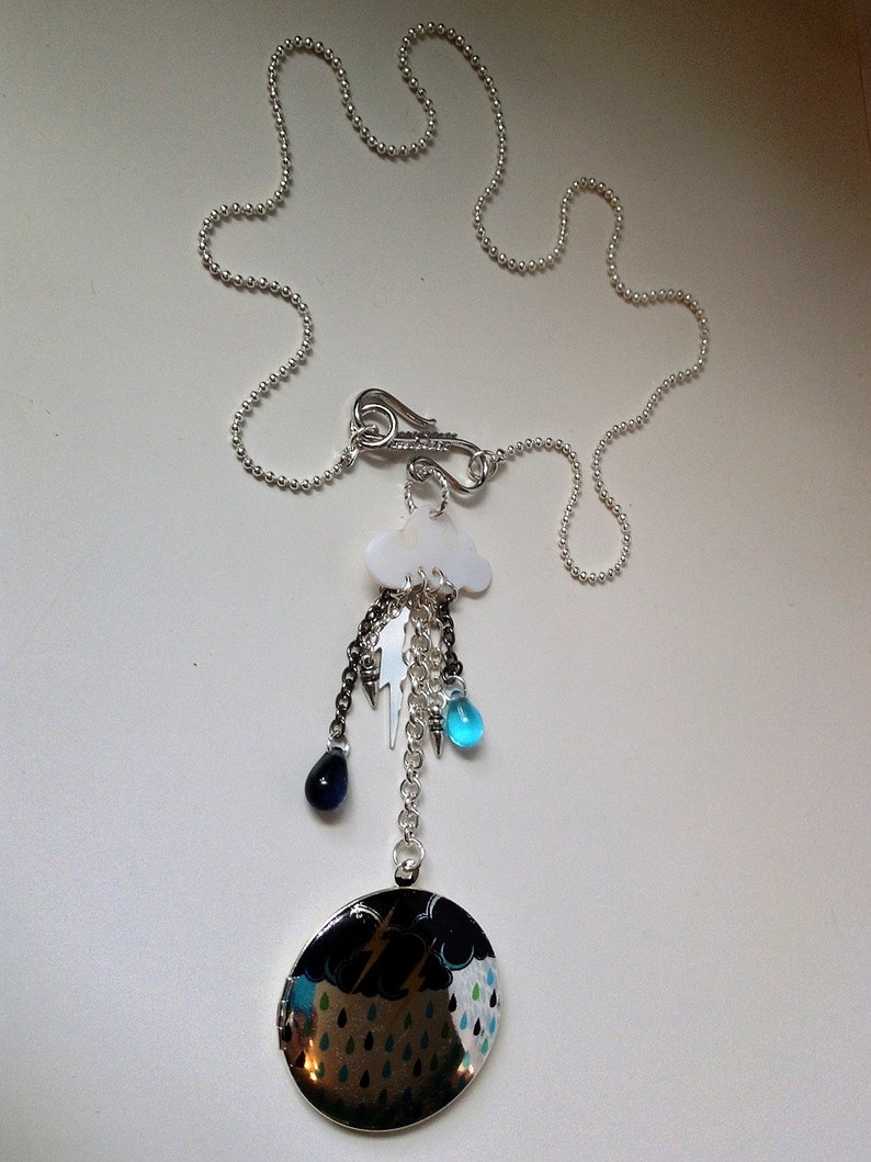 STORMY NIGHTS Mother of Pearl and Silver plated Locket on 17 silver plated ball chain