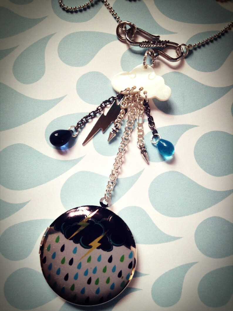 STORMY NIGHTS Mother of Pearl and Silver plated Locket on 17 silver plated ball chain