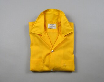Vintage 1960s Yellow Embroidered Short Sleeve Loop Collar Shirt by Arrow Size Medium