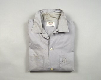 Vintage 1950s/1960s Light Gray Loop Collar Shirt w/Pocket Embroidery by Arrow Size XL