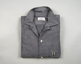 Vintage 1950s/1960s Gray Loop Collar Shirt w/Pocket Detail by Van Heusen Size Medium