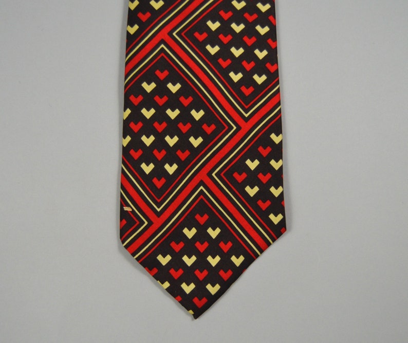 Vintage 1970s Brown Red and Cream Pattern Necktie by John Weitz for Marshall Field image 2