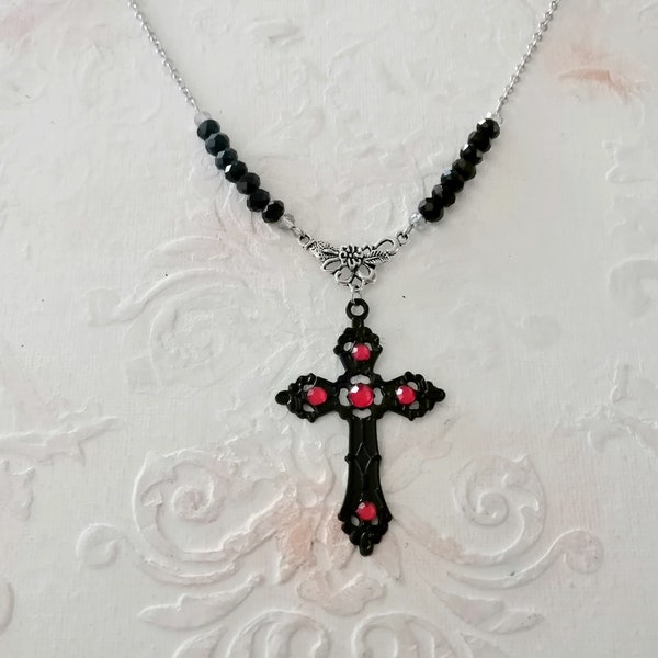 Collier Croix Noire, Collier argenté perles noires , collier en acier inox, collier Victorien, Collier Gothique Chic