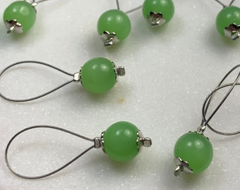 Juego de 5 marcadores de puntada y marcadores de progreso de lujo hechos a mano con cuentas de vidrio de color verde jade y plata (paquete de 5)