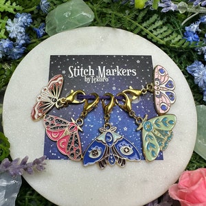 Multicolor Moths Stitch Marker/Progress Keeper Set 5 pcs 1 - Clip