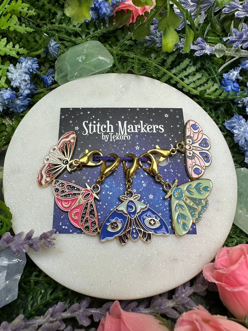 Multicolor Moths Stitch Marker/Progress Keeper Set 5 pcs 1 - Clip