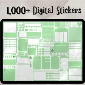 Könnte beinhalten: Ein digitales Tablet mit über 1.000 digitalen Stickern in Grün und Weiß. Die Sticker haben verschiedene Formen. Der Text "1,000+ Digital Stickers" steht oben. Das Tablet befindet sich vor einem neutralen Hintergrund.