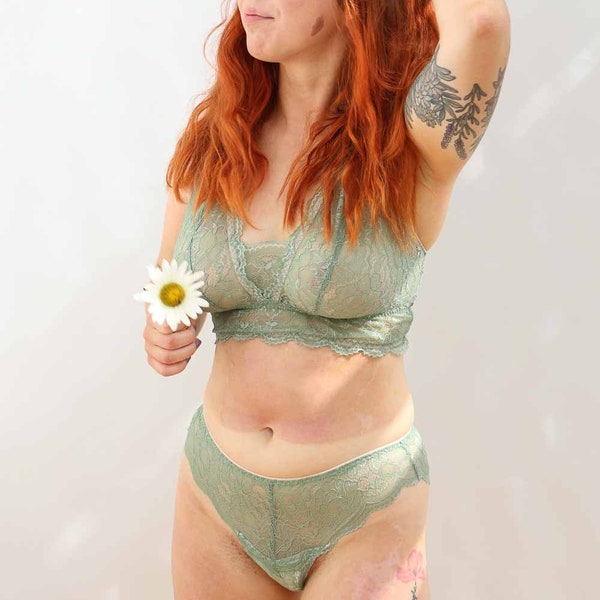 Ensemble brassière et slip en dentelle vert sauge bonnet A-GG - Belle lingerie en dentelle de Brighton Lace