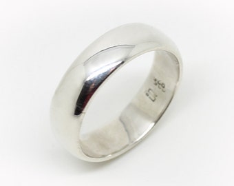 Sterling silver wedding band ring in half-round shape .